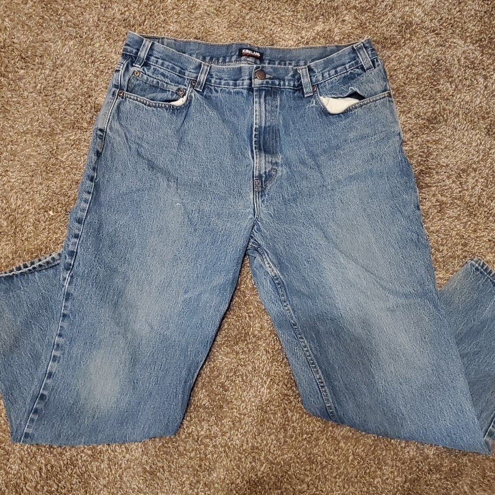 Kirklands Relaxed Fit Blue Jeans